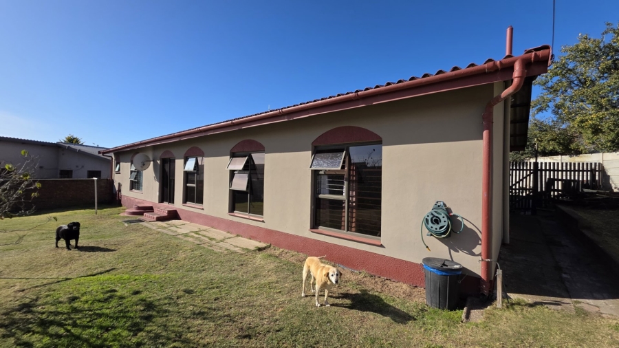 4 Bedroom Property for Sale in Heiderand Western Cape